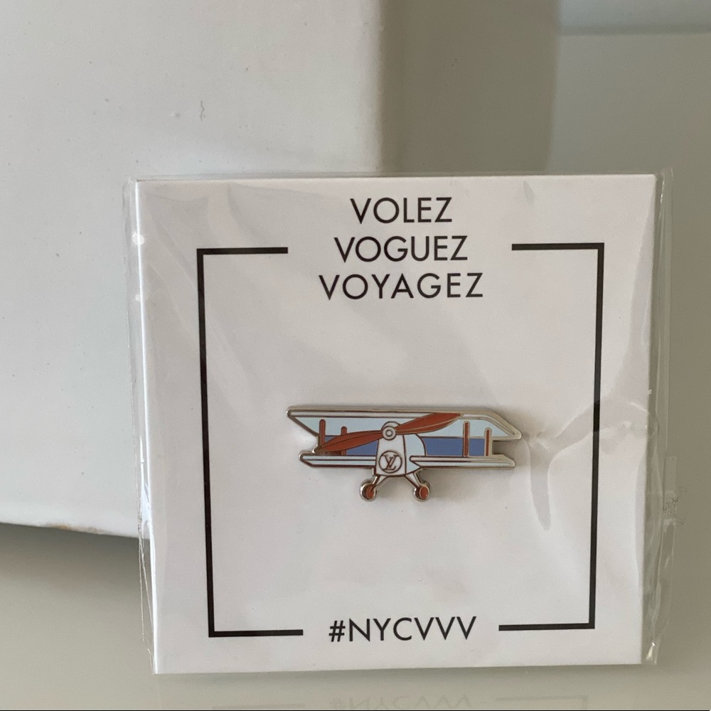 Rare Louis Vuitton Pin from NYCVVV Exhibit Pin - Picture 5 of 5